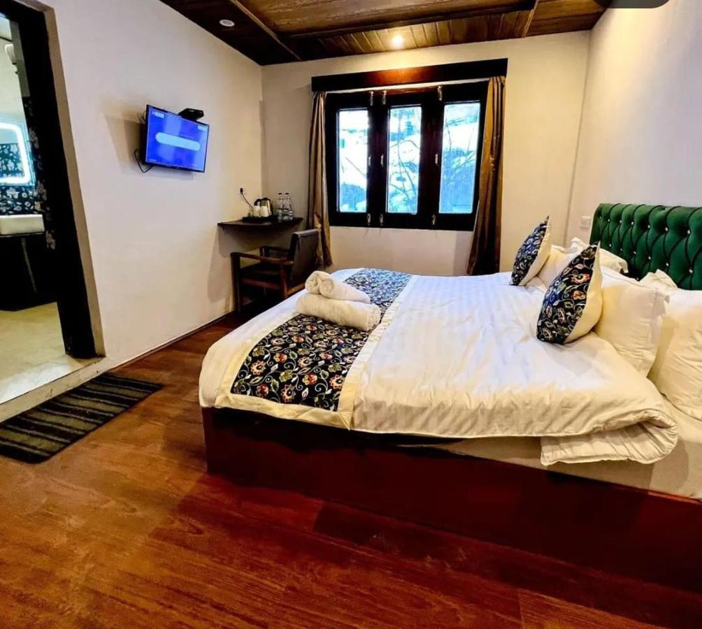 Hotel Poshwan Gulmarg Exterior foto