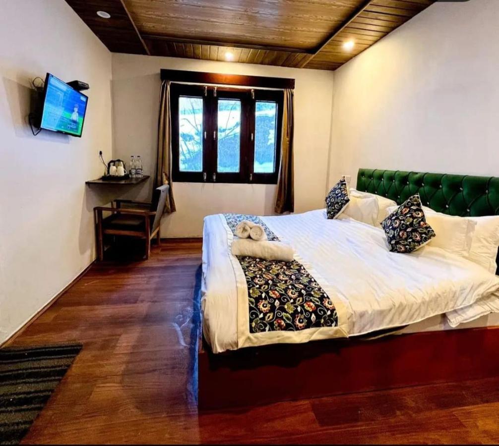 Hotel Poshwan Gulmarg Exterior foto