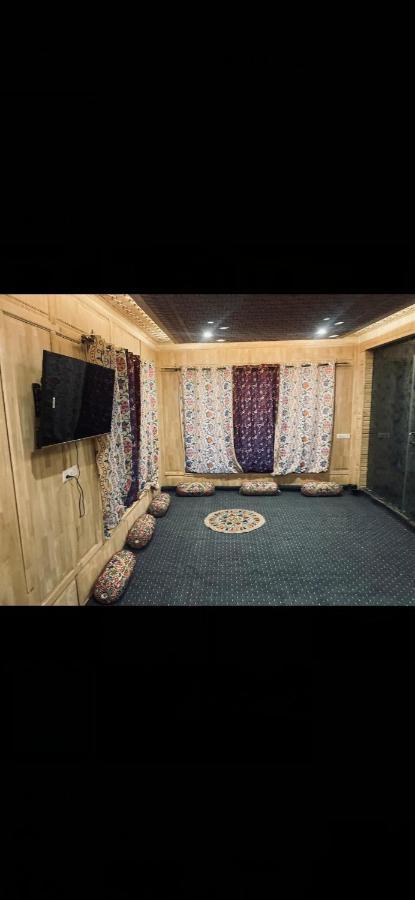 Hotel Poshwan Gulmarg Exterior foto
